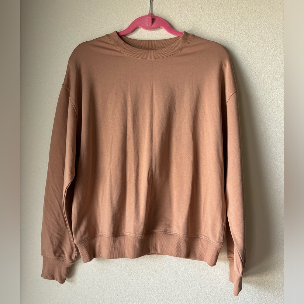 NWOT-Crewneck sweater